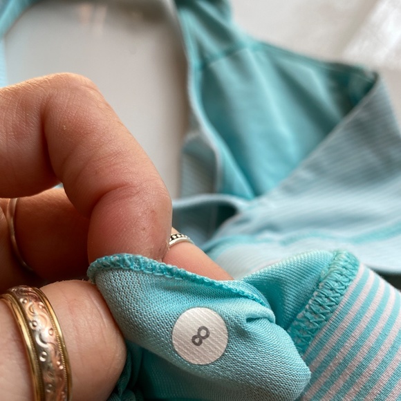 Lululemon sports bra Size 8 - Picture 4 of 4